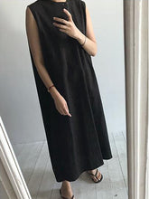 Round Neck Large Pleated Pockets On The Side Sleeveless Maxi Dress